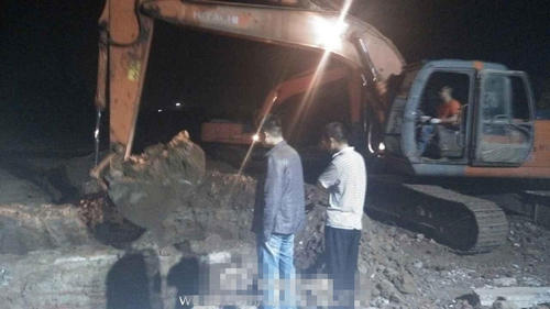 截至今日凌晨1时30分，救援人员仍在尽全力救援，并继续增强救援机械和救援力量。据医护人员称，目前还能听到孩子的哭声，生命体征应该平稳，但按目前的进度，孩子要救出来最快也得到今日早晨。