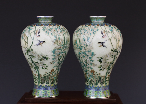 梨花飞燕瓶_副本 梨花飞燕瓶_副本