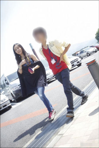 日本秋筱宫文仁亲王的次女佳子公主近日由于穿着暴露，着装过于时尚大胆引起热议。