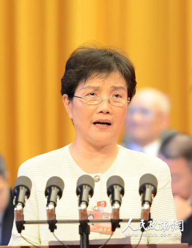 1、深圳市政协主席王穗明向大会报告过去五年工作_副本