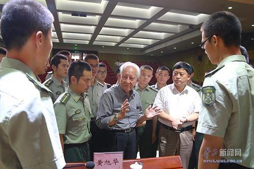 与学校国防生交流 与学校国防生交流