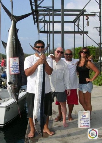 右2为利亚内斯。