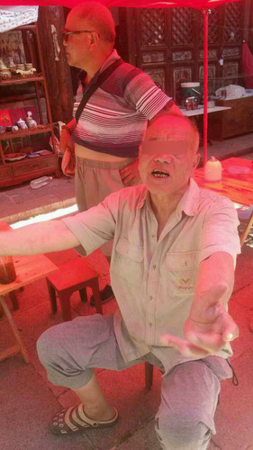 产妇家属指称，这两人就是当时的施暴者。