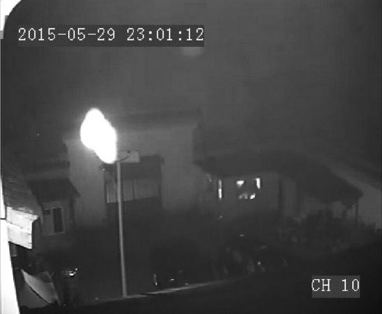 不明飞行物闯白塔寺 不明飞行物闯白塔寺