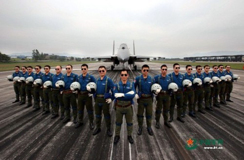 还等什么呢，赶紧参军加入这样的团队吧。刘应华 摄