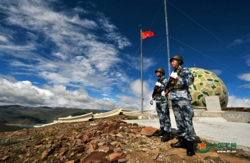 会有战友时刻戍守最高的哨位——甘巴拉阵地。郭超英 摄