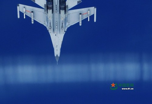 你可以驾机自由驰骋蓝天，宛如钢琴上飞舞的指尖。刘应华摄