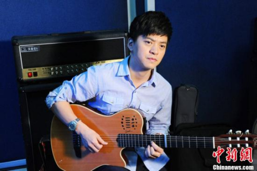 李健《人民日报》撰文谈读书 录节目金句频出 李健《人民日报》撰文谈读书 录节目金句频出