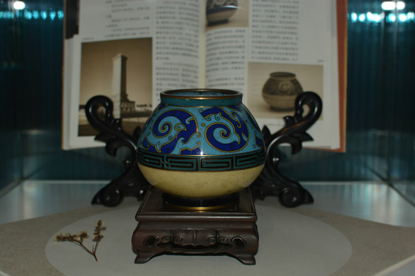 林徽因设计作品夔龙纹对罐实物图(资料图) 林徽因设计作品夔龙纹对罐实物图(资料图)