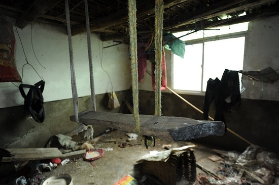 这是4名死亡留守儿童生前居住的房屋内景 这是4名死亡留守儿童生前居住的房屋内景