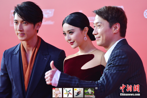 6月13日晚，第十八届上海国际电影节开幕式红毯仪式在上海大剧院举行，来自国内外的400多位电影人齐聚一堂，星光璀璨。 图为吴尊、范冰冰、黎明走红毯。 中新社发 袁婧 摄