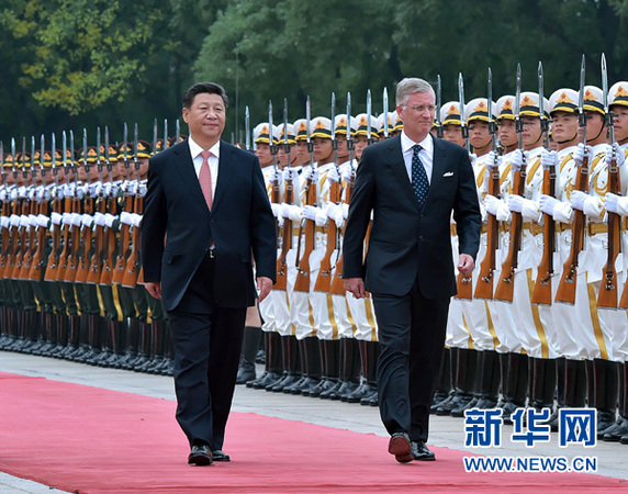 6月23日，国家主席习近平在北京人民大会堂同比利时国王菲利普举行会谈。这是会谈前，习近平在人民大会堂东门外广场举行仪式，欢迎菲利普访华。新华社记者 庞兴雷 摄1