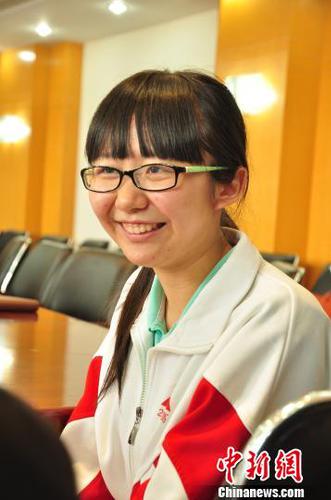 中国人民大学附属中学考生刘智昕以721分成为北京高考理科状元。　张雁晴　摄