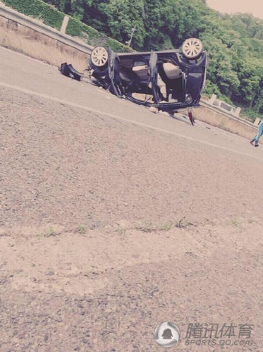 无独有偶，前不久，日本一女子遭遇车祸,整个人被甩出车外...意识清醒后她第一时间发了腿照自拍,还不忘加了滤镜磨了皮...