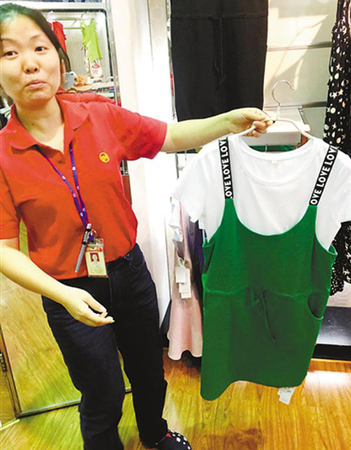 外籍模特偷衣被抓-金发美女好身材引发路人惊叹3 外籍模特偷衣被抓-金发美女好身材引发路人惊叹3