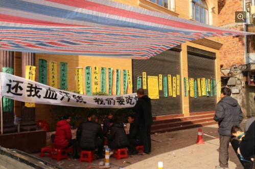 邹勇说，11月25日，他听一个当地朋友说王林开车回到了芦溪的豪宅。次日，他前去找王林谈一下两人之间的债务问题，但没有人开门。