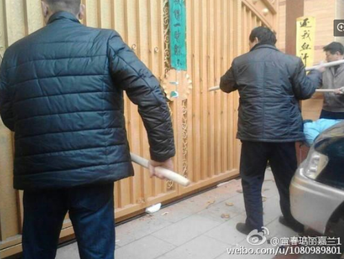 邹勇说，在中间人的见证下双方进行了沟通，他与王林达成协议，通过调解的方式解决债务问题，将双方的账单进行对账，王林还欠他4000多万元。