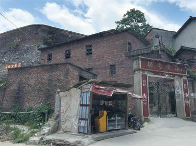 以后，湖南省衡阳县界牌镇银瓷完小学，再也不会出现陈晓雯和汤晓霞的身影。