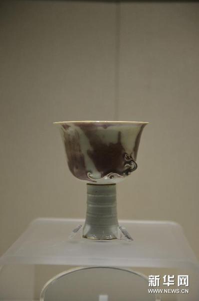 釉里红堆塑蟠龙彩斑高足转杯