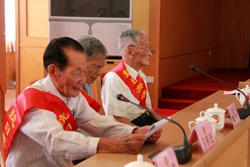 全国政协委员关爱抗战老兵义诊活动座谈会暨启动仪式开始老兵代表发言 全国政协委员关爱抗战老兵义诊活动座谈会暨启动仪式开始老兵代表发言