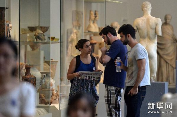 7月28日，参观者在美国纽约大都