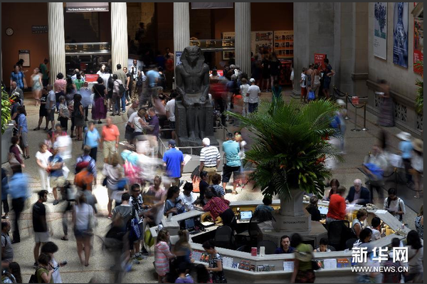 7月28日，参观者在美国纽约大都会艺