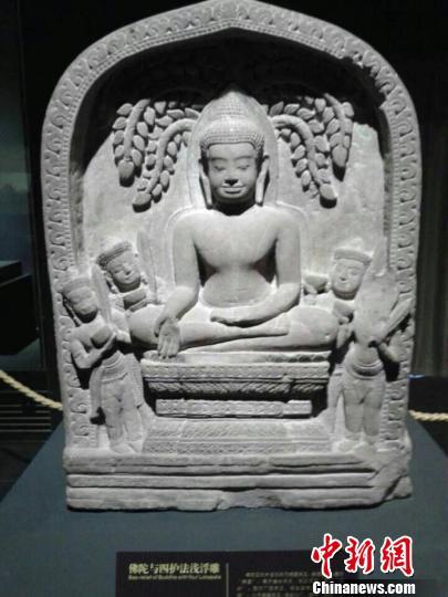 《高棉的微笑—柬埔寨吴哥文物与艺术》 记者 冽玮 摄影 《高棉的微笑—柬埔寨吴哥文物与艺术》 记者 冽玮 摄影