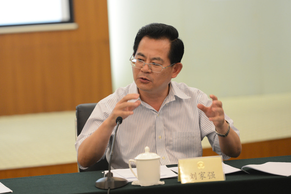 全国政协副秘书长、京昆室副主任对京剧现状进行主持发言