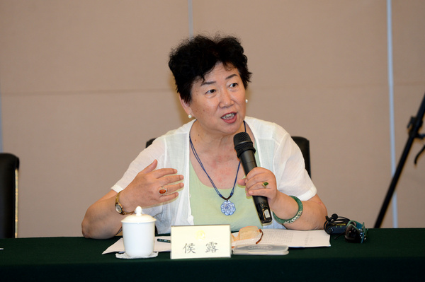 全国政协委员、京昆室委员侯露提出发展戏曲应当设立戏曲频道