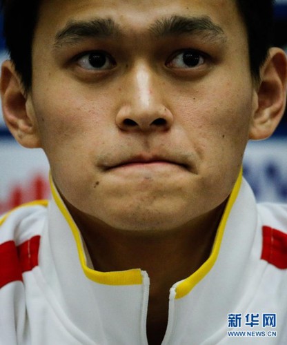 8月9日，孙杨出席新闻发布会。在9日的喀山游泳世锦赛中，孙杨因心脏不适退出了男子1500米自由泳的决赛。 新华社记者张帆摄1