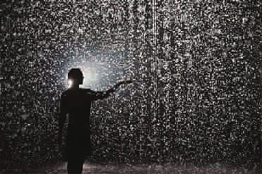 ■ 在即将到来的9月，观众可以在上海的《雨屋》中，尽情拍摄属于自己的唯美艺术照