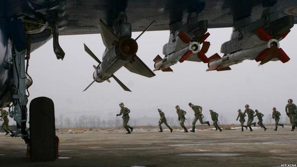 资料图：朝鲜空军实弹演习