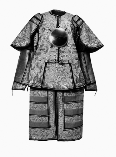 清代明黄缎绣金龙绵甲 清代明黄缎绣金龙绵甲