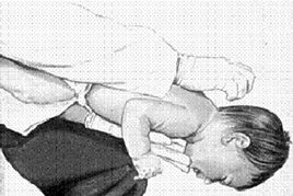 医院取出2岁患儿体内9厘米异物1 医院取出2岁患儿体内9厘米异物1