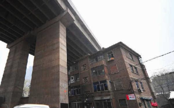 重庆现最牛违建 屋顶与地面相接