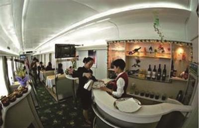 高铁餐车被要求必须买88元茶水 不花钱就别坐(图)2 高铁餐车被要求必须买88元茶水 不花钱就别坐(图)2