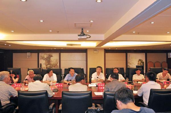 湖北省政协开展“大别山革命老区振兴发展”调研。