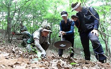韩启动下半年朝鲜战争阵亡者遗骸发掘 投4万官兵 韩启动下半年朝鲜战争阵亡者遗骸发掘 投4万官兵