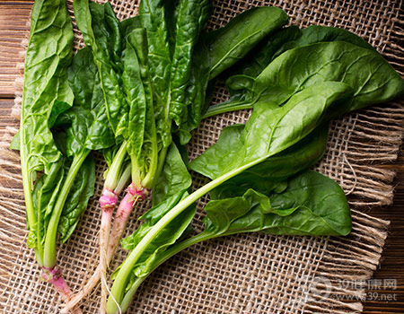 菠菜鸡肉粥 健脾益气能凉血 菠菜鸡肉粥 健脾益气能凉血