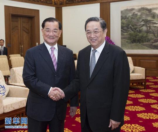 8月31日，中共中央政治局常委、全国政协主席俞正声在北京会见来京参加中国人民抗日战争暨世界反法西斯战争胜利70周年纪念活动的连战等台湾各界代表人士。新华社记者王晔摄1