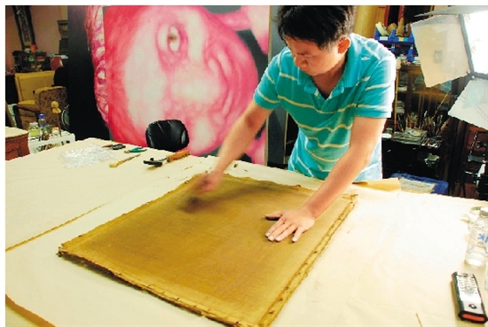 4.画布背面脏污清理 4.画布背面脏污清理