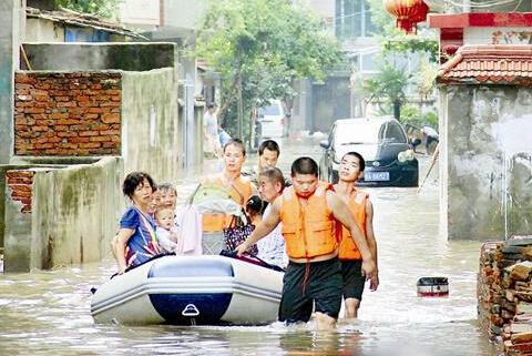 武汉暴雨致多地被淹最深积水超2米(图) 武汉暴雨致多地被淹最深积水超2米(图)