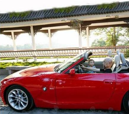 开跑车的黄永玉  开跑车的黄永玉