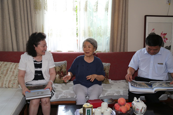 北京市委统战部领导走访慰问抗战将领遗属 北京市委统战部领导走访慰问抗战将领遗属