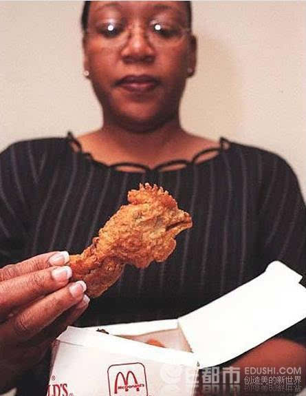 美国麦当劳吃出鸡头(图源自网络) 美国麦当劳吃出鸡头(图源自网络)