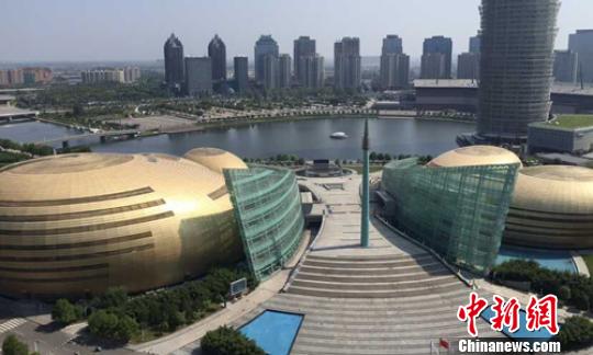 郑州“金蛋”为“丑”不开心 网友调侃:不自信(图)1 郑州“金蛋”为“丑”不开心 网友调侃:不自信(图)1