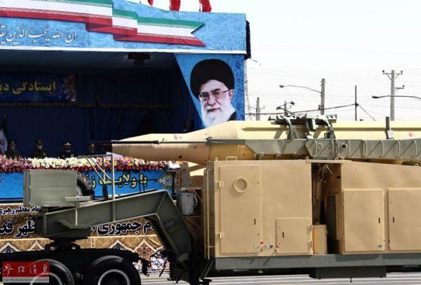 资料图:伊朗阅兵式上展示的导弹 资料图:伊朗阅兵式上展示的导弹