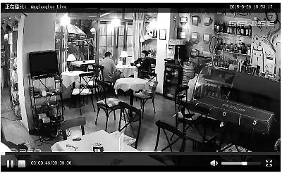 　　一家在“俺瞧瞧”进行直播的咖啡厅内，视野覆盖了该店一半以上的面积 视频截图