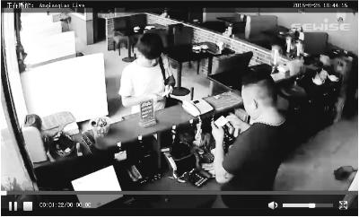 某网站播放公共场所视频 你的吃相或正在直播(图)2 某网站播放公共场所视频 你的吃相或正在直播(图)2