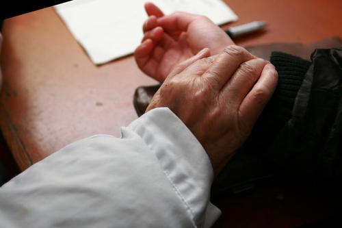 “大病不出县”关键要基层多良医 “大病不出县”关键要基层多良医